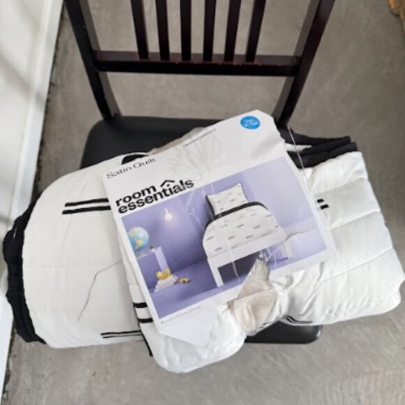 Satin Quilt-Twin-NEW - Picture 4 of 4